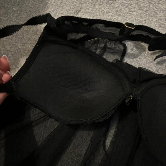 Black lingerie - Picture 3 of 5